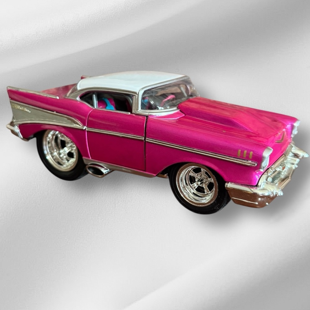 Muscle Machines ‘57 CHEVY Belair Pink